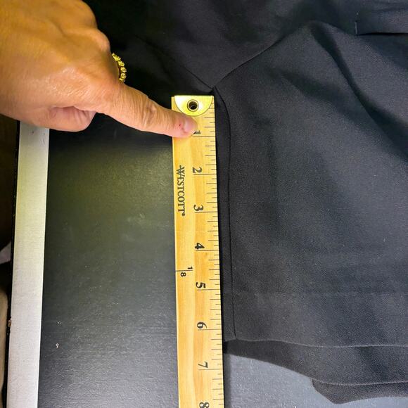 Rachel Zoe Black Dress Shorts Elastic Waist Pockets Staple Basic Wardrobe Size 6 - Picture 7 of 8